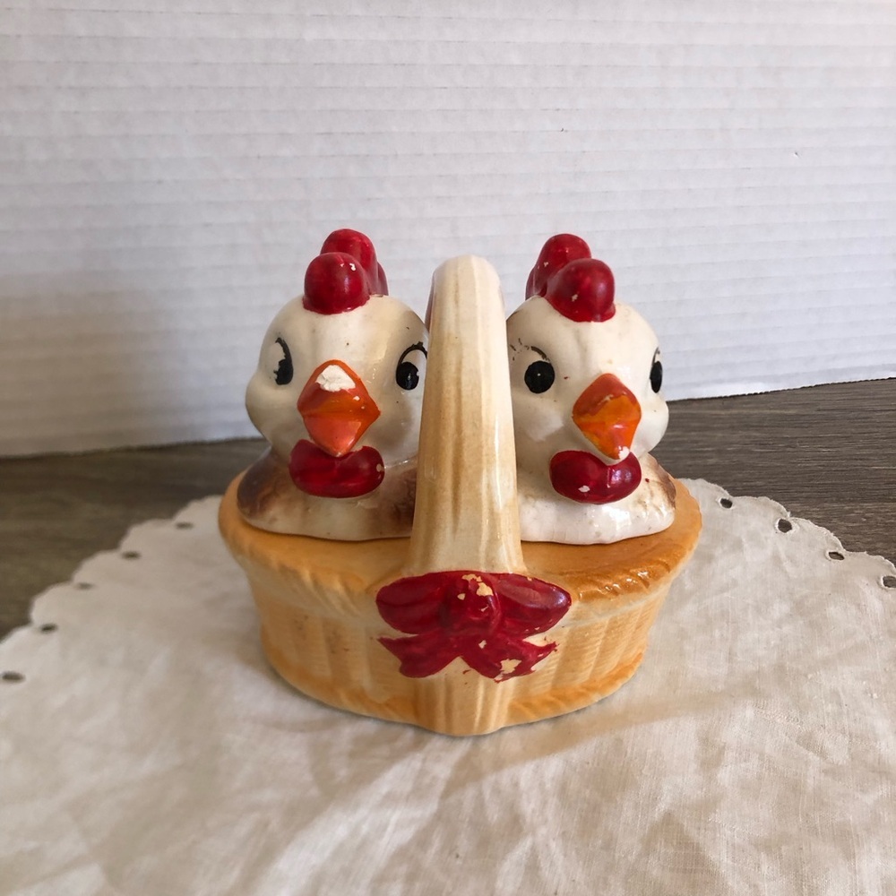 Vtg Ceramic Chicken Salt and Pepper Shaker Set with Basket